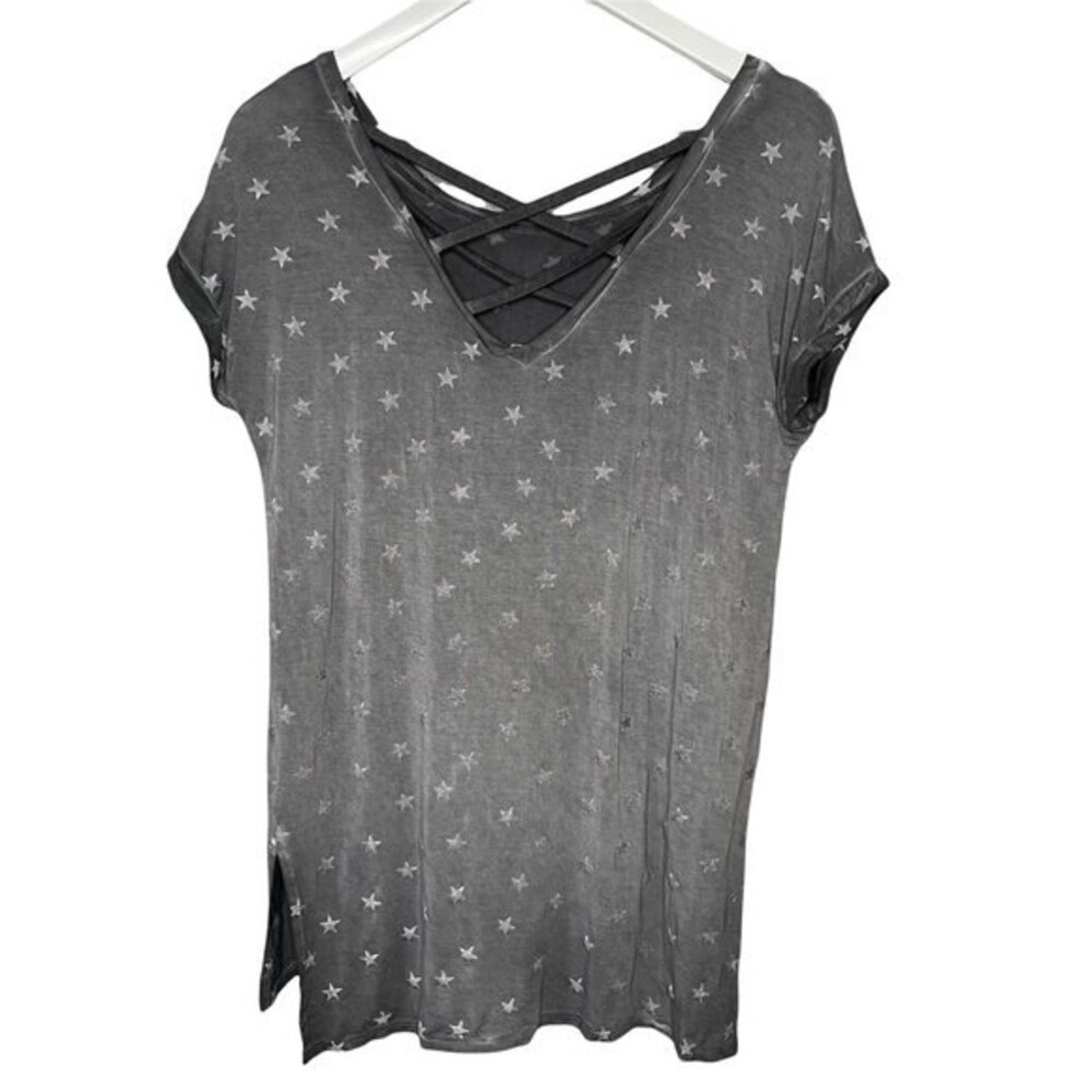 Cable & Gauge Star Print Graphic Distressed Top